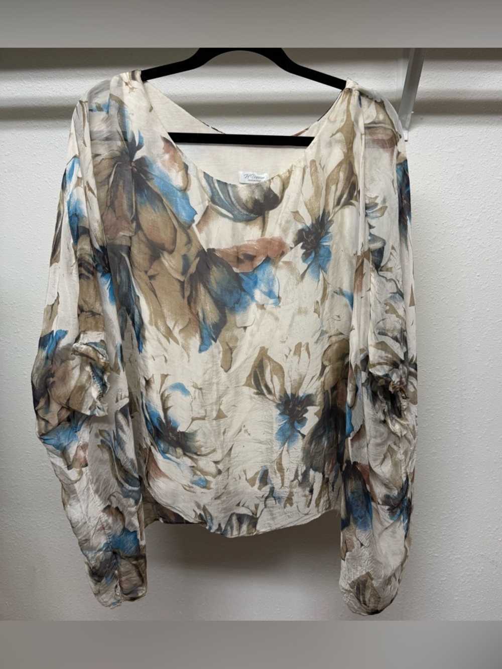 H Trend Floral Scoop Neck Blouse Cream Blue Soft Feminine Flowy Top sz S